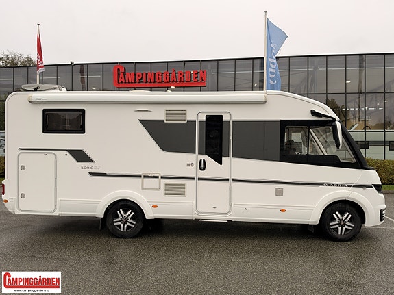 Adria Sonic 700 SC Plus | Alde | Automat | 150 hk | Elektrisk senkeseng og hev/senk queenbed | Litium | Solcelle 3 of 30