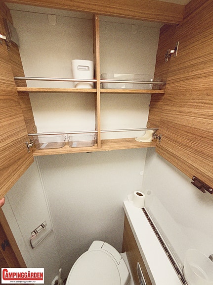 Adria Sonic 700 SC Plus | Alde | Automat | 150 hk | Elektrisk senkeseng og hev/senk queenbed | Litium | Solcelle 29 of 30