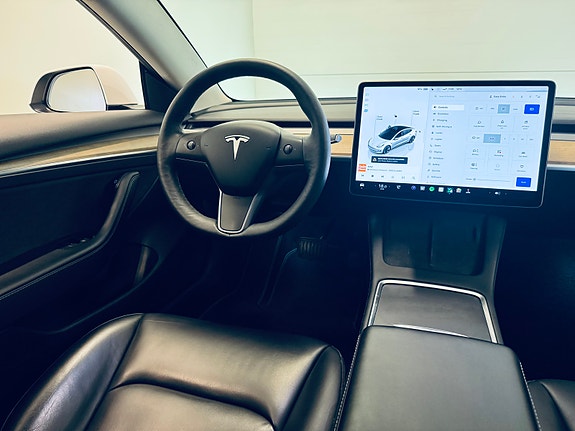 Tesla Model 3 11 of 25