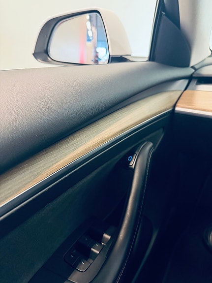 Tesla Model 3 20 of 25