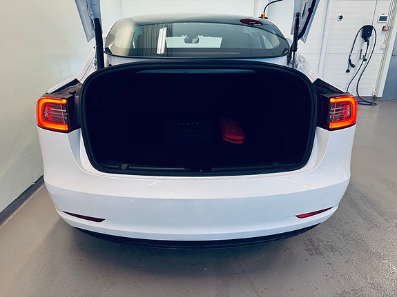Tesla Model 3 23 of 25