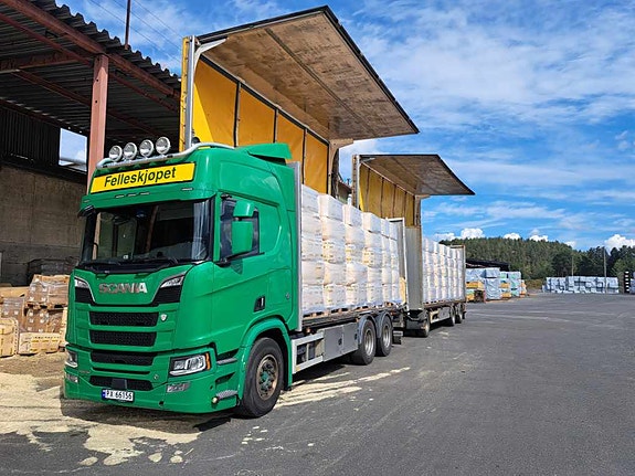 Scania R650 B6x2NB med Tyllis tilhenger 7 of 10