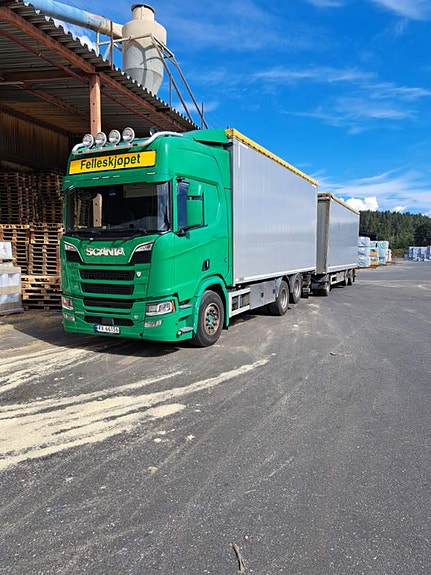 Scania R650 B6x2NB med Tyllis tilhenger 2 of 10