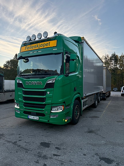 Scania R650 B6x2NB med Tyllis tilhenger 9 of 10