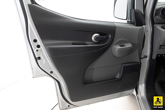 Nissan e-NV200 7 of 30