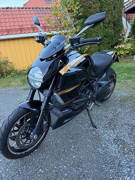 Ducati Diavel 2 of 8