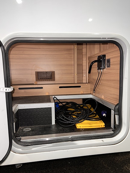 Adria CORAL 670SLT 9 of 30