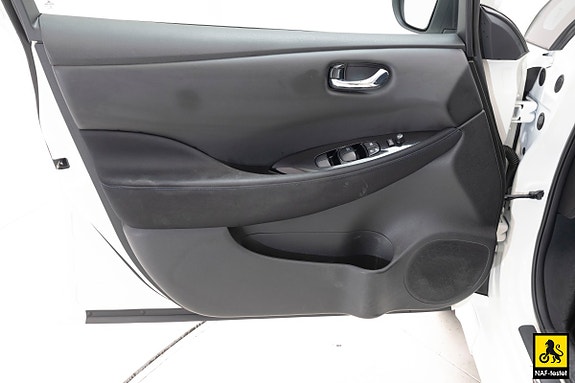 Nissan Leaf 7 of 30