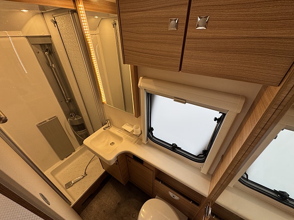 Dethleffs 730 FKR / CAMPER / ALDE / SITTEGRUPPE / KØYESENGER / D.SENG / AIRCONDITION 11 of 17