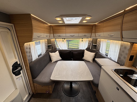 Dethleffs 730 FKR / CAMPER / ALDE / SITTEGRUPPE / KØYESENGER / D.SENG / AIRCONDITION 2 of 17