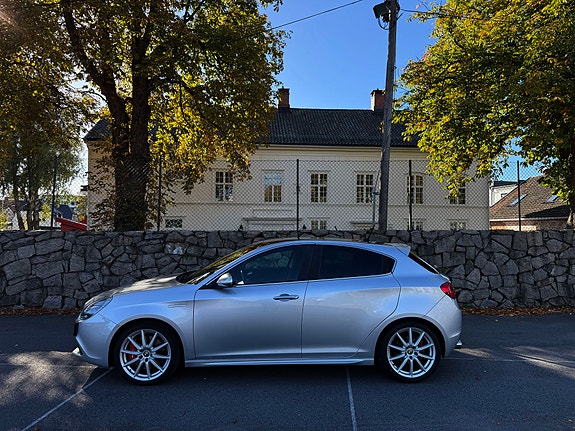 Alfa Romeo Giulietta 2 of 30