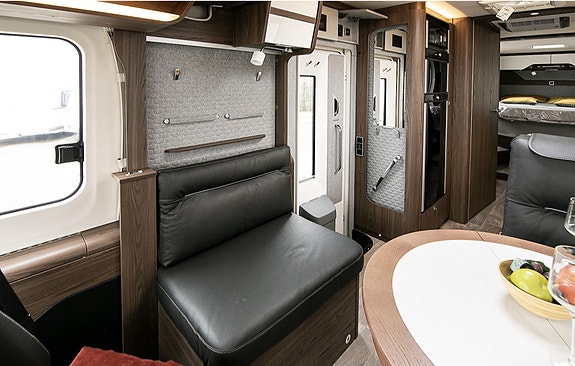 Hymer BML-I 890 |  Alde vannbåren varme | Dobbeltseng | 9 tr. automatgir | Separat dusj/toalett 20 of 30