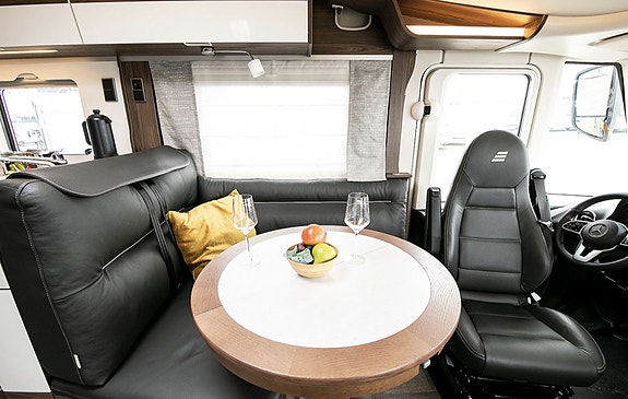 Hymer BML-I 890 |  Alde vannbåren varme | Dobbeltseng | 9 tr. automatgir | Separat dusj/toalett 14 of 30