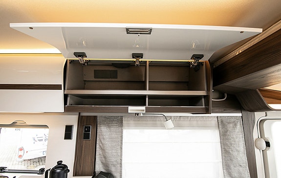 Hymer BML-I 890 |  Alde vannbåren varme | Dobbeltseng | 9 tr. automatgir | Separat dusj/toalett 15 of 30