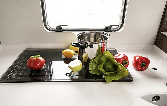 Hymer BML-I 890 |  Alde vannbåren varme | Dobbeltseng | 9 tr. automatgir | Separat dusj/toalett 25 of 30
