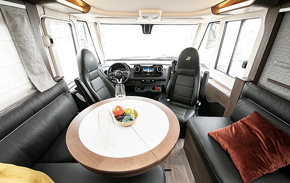 Hymer BML-I 890 |  Alde vannbåren varme | Dobbeltseng | 9 tr. automatgir | Separat dusj/toalett 12 of 30