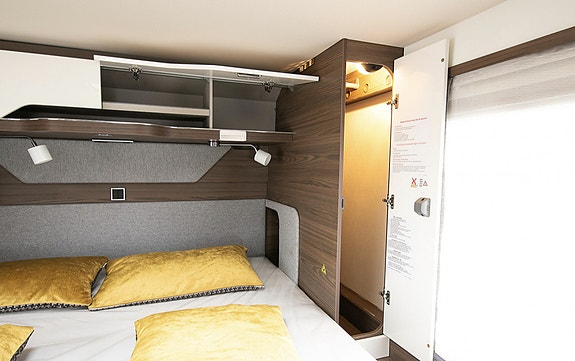 Hymer BML-I 890 |  Alde vannbåren varme | Dobbeltseng | 9 tr. automatgir | Separat dusj/toalett 10 of 30