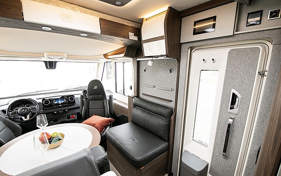 Hymer BML-I 890 |  Alde vannbåren varme | Dobbeltseng | 9 tr. automatgir | Separat dusj/toalett 17 of 30