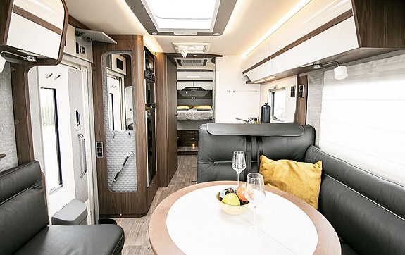 Hymer BML-I 890 |  Alde vannbåren varme | Dobbeltseng | 9 tr. automatgir | Separat dusj/toalett 19 of 30