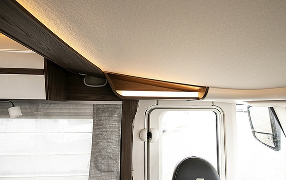 Hymer BML-I 890 |  Alde vannbåren varme | Dobbeltseng | 9 tr. automatgir | Separat dusj/toalett 18 of 30