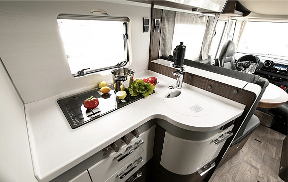 Hymer BML-I 890 |  Alde vannbåren varme | Dobbeltseng | 9 tr. automatgir | Separat dusj/toalett 24 of 30