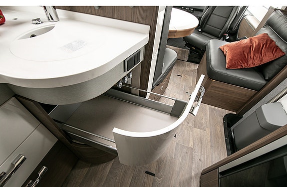 Hymer BML-I 890 |  Alde vannbåren varme | Dobbeltseng | 9 tr. automatgir | Separat dusj/toalett 29 of 30