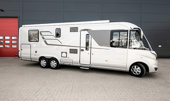 Hymer BML-I 890 |  Alde vannbåren varme | Dobbeltseng | 9 tr. automatgir | Separat dusj/toalett 2 of 30