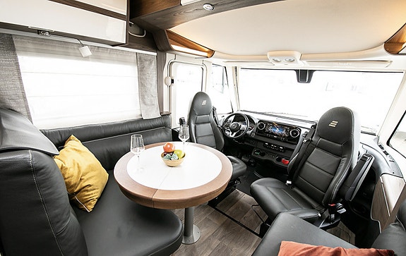 Hymer BML-I 890 |  Alde vannbåren varme | Dobbeltseng | 9 tr. automatgir | Separat dusj/toalett 13 of 30