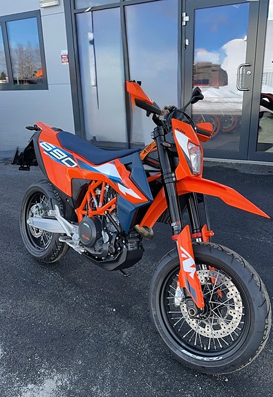 KTM 690 SMC R 2 of 8