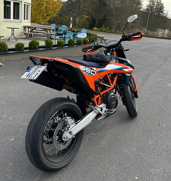 KTM 690 SMC R 4 of 8