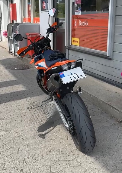 KTM 690 SMC R 3 of 8