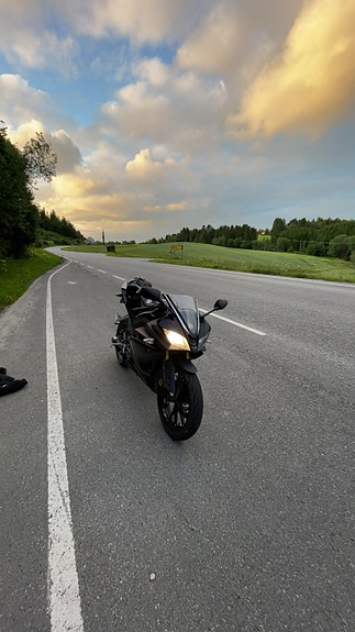 Yamaha YZF-R 125 3 of 9