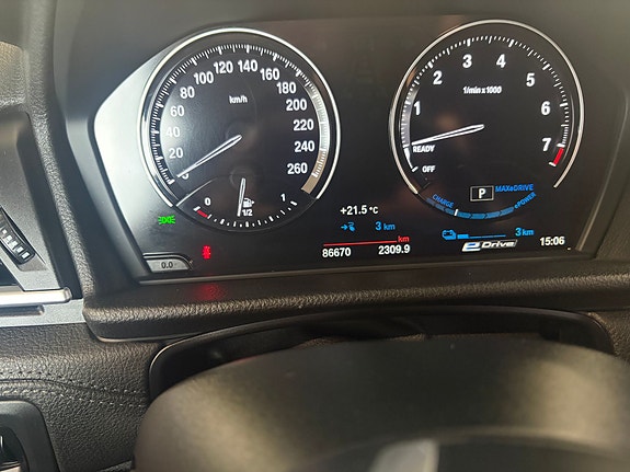 BMW 225xe 13 of 16