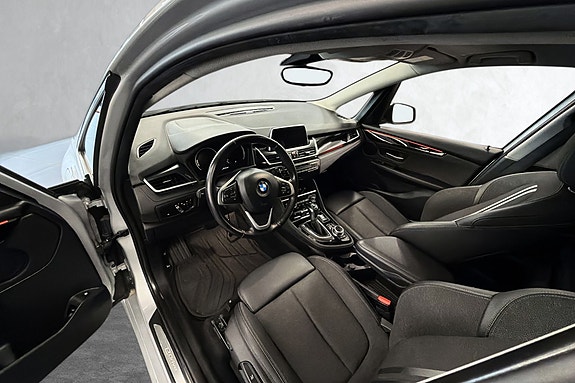 BMW 225xe 8 of 16
