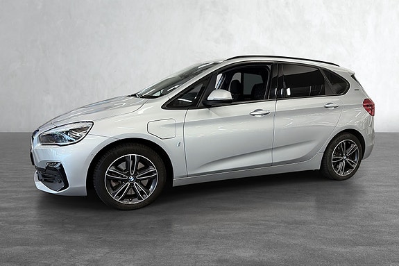 BMW 225xe 2 of 16