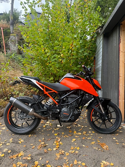 KTM 125 Duke 2 of 6