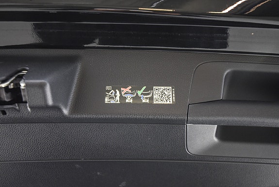 Mercedes-Benz EQC400 12 of 30