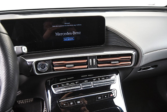 Mercedes-Benz EQC400 18 of 30