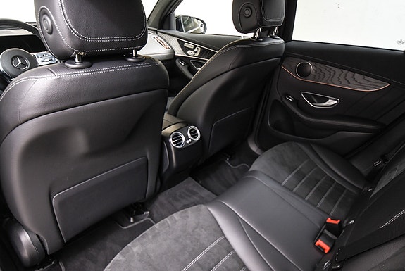 Mercedes-Benz EQC400 26 of 30