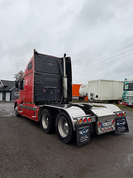 Volvo Coca-Cola show truck 4 of 19