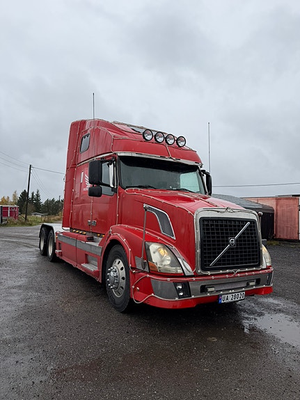 Volvo Coca-Cola show truck 3 of 19
