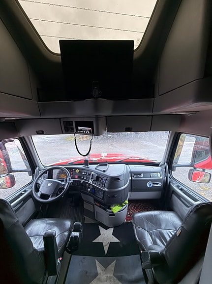 Volvo Coca-Cola show truck 6 of 19