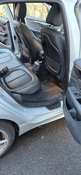 BMW 225xe 14 of 18