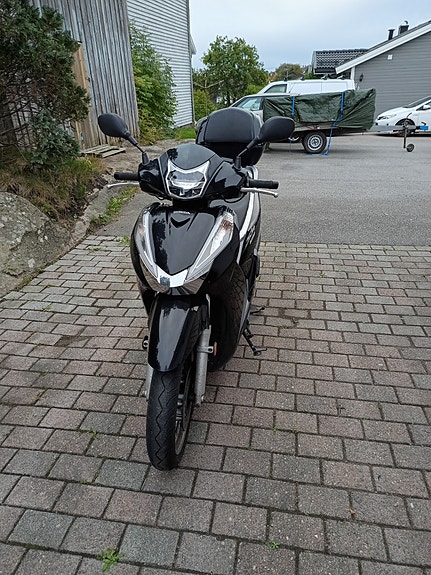 Honda SH 300i 2 of 16