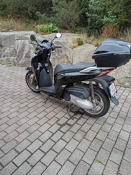 Honda SH 300i 4 of 16