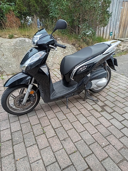 Honda SH 300i 16 of 16