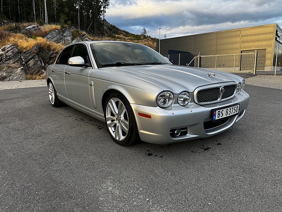 Jaguar Xj6