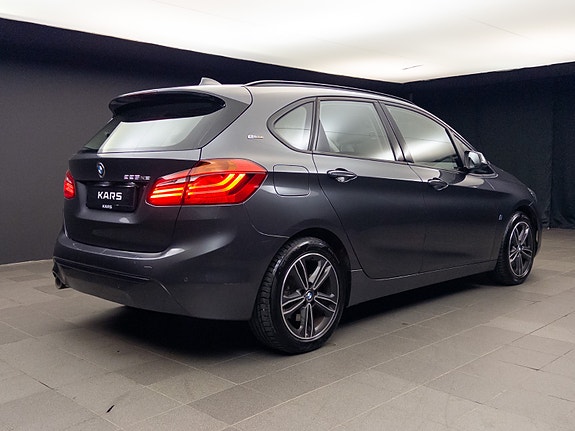 BMW 225xe 10 of 30