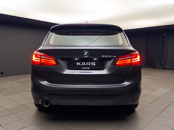 BMW 225xe 11 of 30