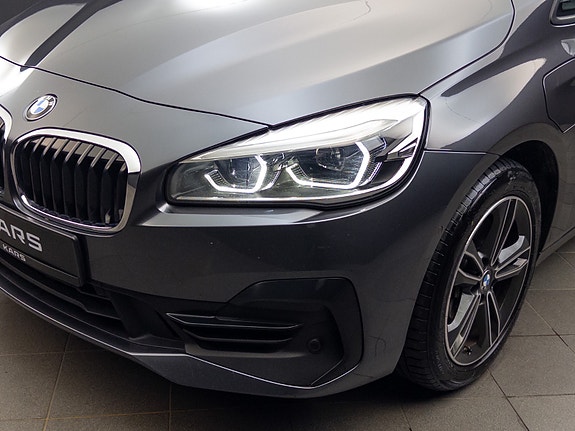 BMW 225xe 16 of 30